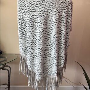 NWOT over the head, slip on shawl, grey / white, one size.